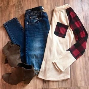 NWOT! Cute shirt w/Buffalo plaid pocket/sleeves